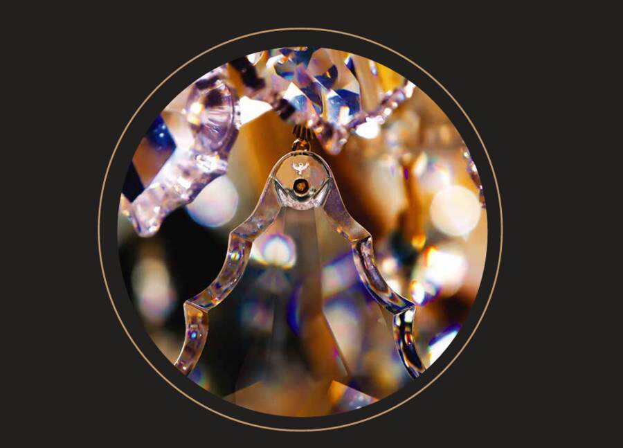 Close-up of the engraved Asfour crystal emblem